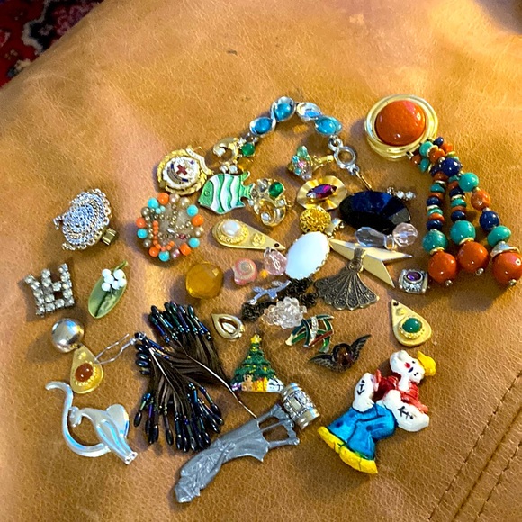 Crafters lot vintage jewelry pendants parts pieces singles etc - Picture 1 of 7